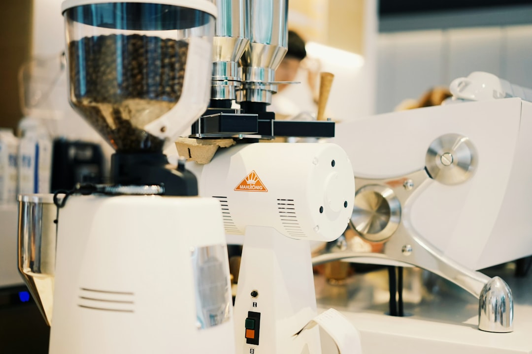 Mundo Novo MN-CS1-Pro automated pourover machine brewing coffee in modern kitchen setting